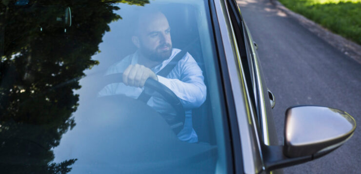 Conseils pour reconnaître les signes révélateurs d’un pare-brise fissuré